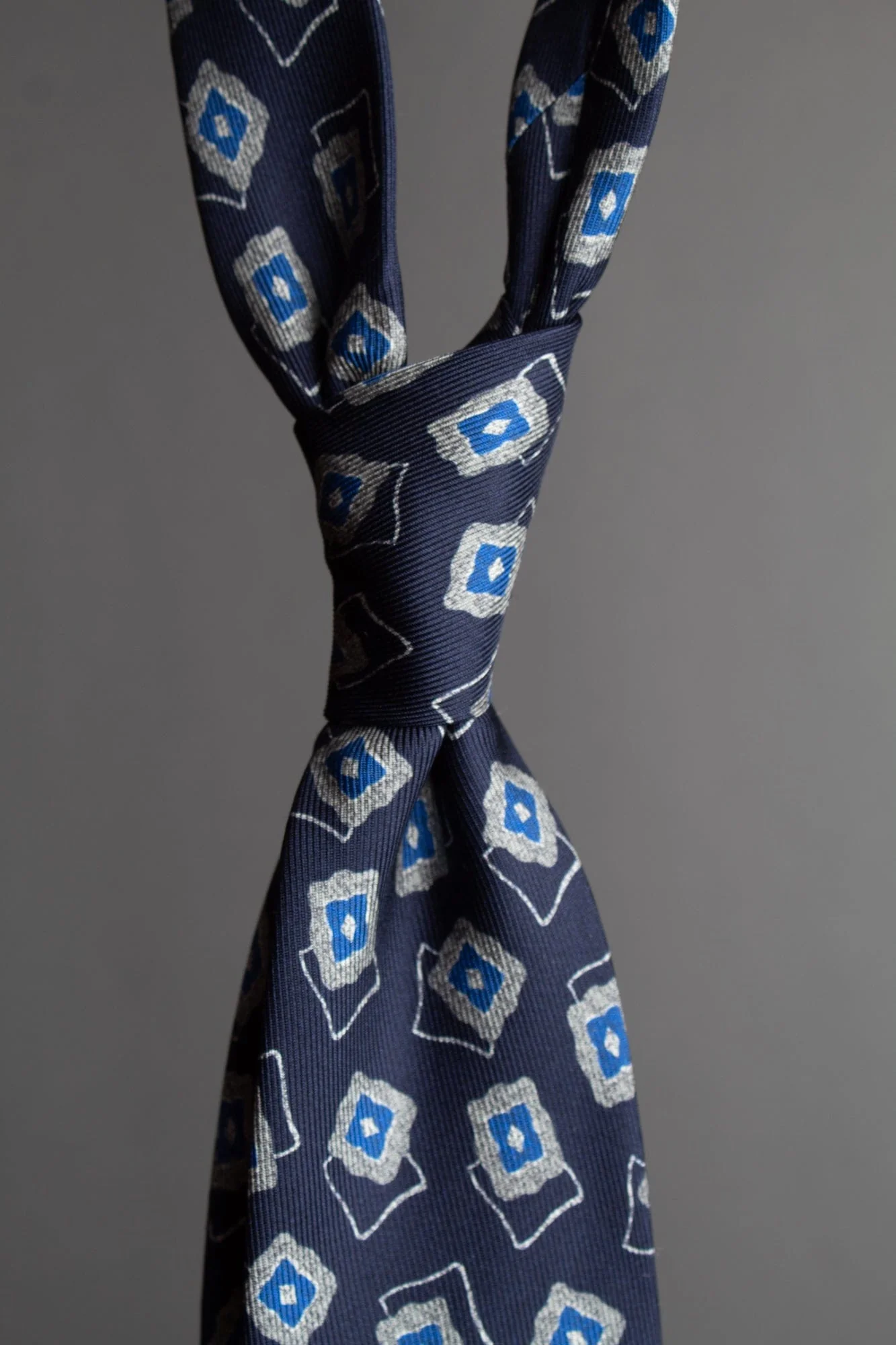 Geometric Print Handmade Silk Tie - Image 4